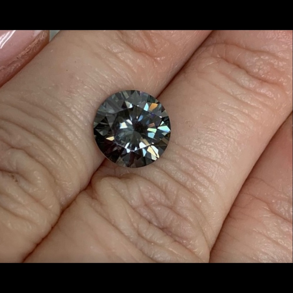 Beautiful 3.07 ct gray Moissanite stone & setting/ring